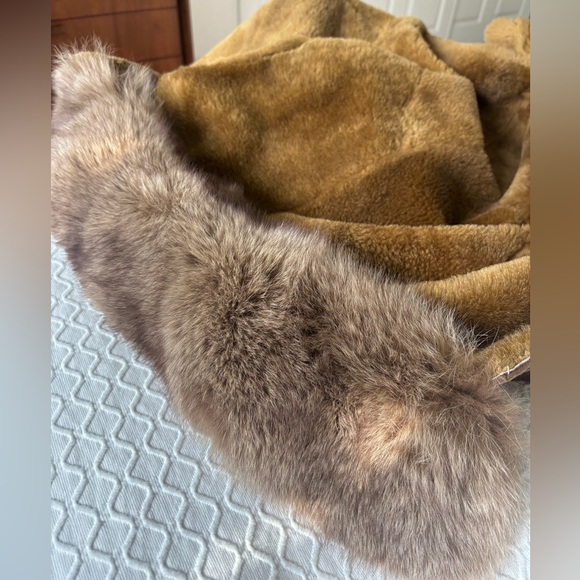 Women's Shearling Fur and Arctic Fox Coat Beige Knee Length Size S/M - Picture 8 of 14